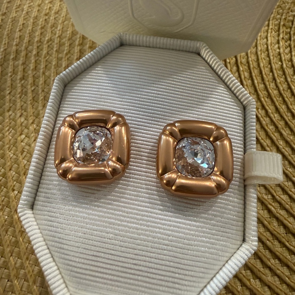 Swarovisk dulcis Elegant Gold Stud Earrings